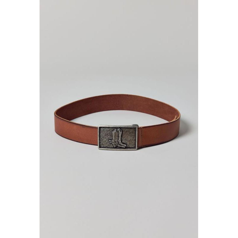 Cinturón de cuero con hebilla metálica